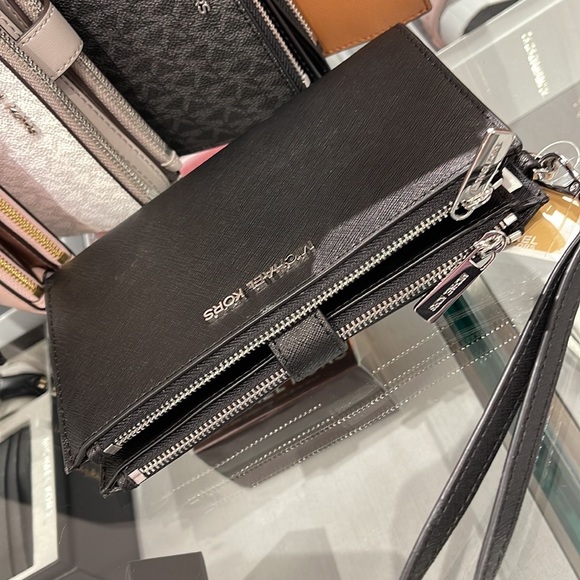 MICHAEL KORS LARGE DOUBLE ZIP WRISTLET WALLET PHONE CASE CLUTCH 
Black - Picture 16 of 16